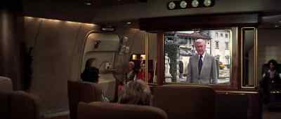 Good evening,
ladies and gentlemen.
l'm glad you could join us - Airport '77