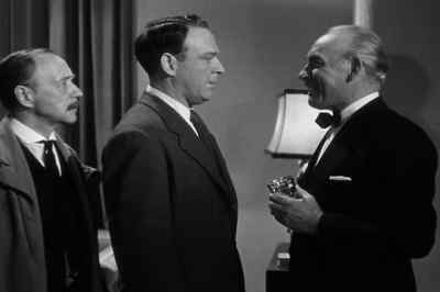 -Good evening, Lieutenant.
-Good evening. - Night Editor