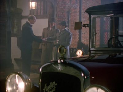 - Good evening, Mr. Mullings.
- Good evening. - Agatha Christie's Poirot