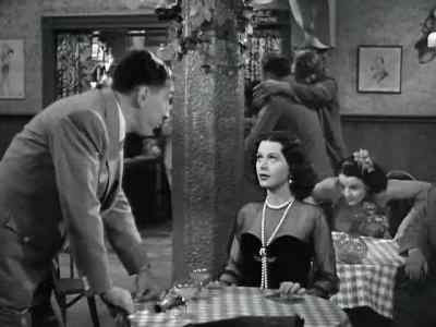 Good evening.
Nice fight, isn't it? - Her Highness and the Bellboy