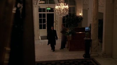 Good evening, sir. May I help you? - Lost