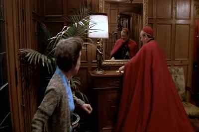 - Good evening, Your Excellency.
- Good evening, Mrs. Russel. - Foul Play