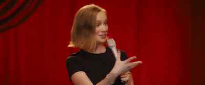 - Good for her! Good for her.
- (applause) - Hannah Einbinder: Everything Must Go