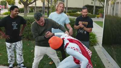 Good job. [chuckles] - Jackass Forever