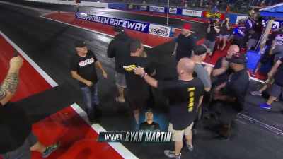 - Good job.
- [laughs] - Street Outlaws No Prep Kings Team Attack