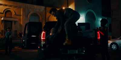 Good job.
We're clear. - The Purge