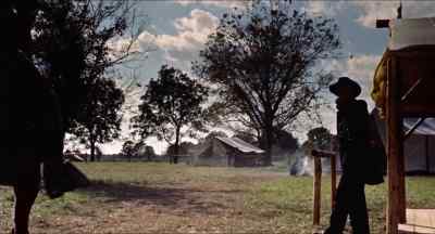 - Good luck, John.
- Thank you, sir. - The Horse Soldiers