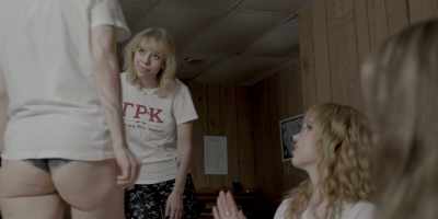 - Good luck.
(suspenseful music) - Night of the Dead Sorority Babes