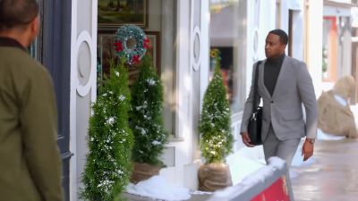 -Good meeting you.
-Yeah, yeah, you too. - Trading Up Christmas
