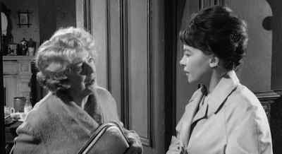 - Good morning, love.
- Morning, Mavis. - The L Shaped Room