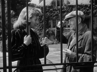 - Good morning.
- Morning. - My Name Is Julia Ross