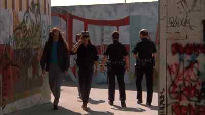 Good morning, officer. - Colors