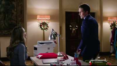 - Good night, Katie.
- Good night, Your Majesty. - Christmas at the Palace