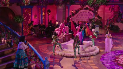 -♪ Good talk, bring it in, bring it in ♪
-♪ What else can I do? ♪ - Encanto at the Hollywood Bowl