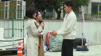 - Goodbye, Auntie.
- Seungwon. - In Front of Your Face