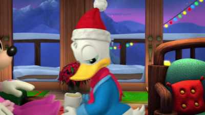 [GOOFY] ...a new hat in brown...
a wind-up robot - Mickey and Minnie Wish Upon a Christmas