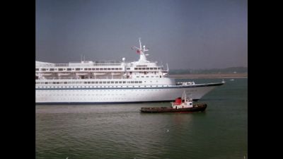Gopher (over loudspeaker): Good
morning, ladies and gentleman. - The Love Boat