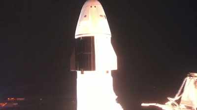 ...gør klar til affyring
med den samme SpaceX-raket... - Space Titans: Musk, Bezos, Branson