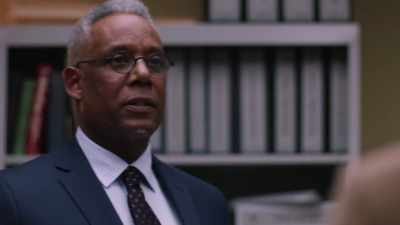 Gordon has 30 years' experience
in Chicago politics. - The Red Line