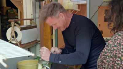 GORDON
Lauren says the key
here is slow and steady. - Gordon Ramsay: Uncharted