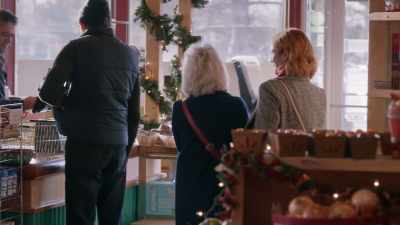 - Gosh, it's...
- Honestly, that is so desperate. - Christmas with the Campbells