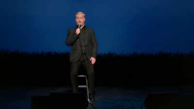 Gostaria de estar posicionado
perto da entrada, - Jim Gaffigan: Dark Pale