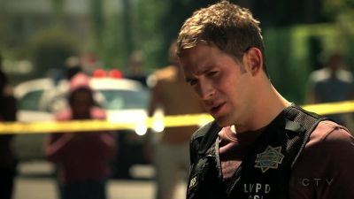 Got a drag trail. - CSI: Crime Scene Investigation