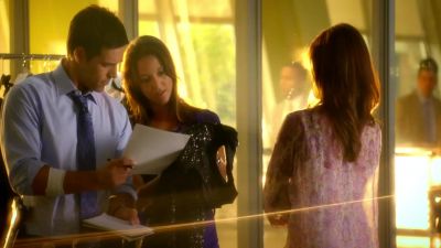 Got a few black sequins missing
there and there.
Mm-hmm. - CSI: Miami