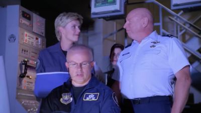 Got a wounded man here. - Stargate SG-1