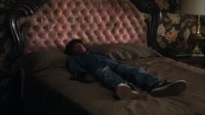 - Got him, let's go.
- Whoa, whoa, wait, what about him? - Supernatural