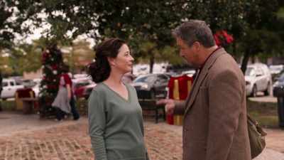 Got it. I'm interviewing
the docent, and I'm late. - Christmas in Louisiana