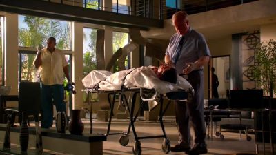 Got the neck
of a wine bottle here, Doc. - CSI: Miami