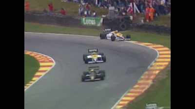 Got up to second,
but he ran wide early on, - Williams & Mansell: Red 5