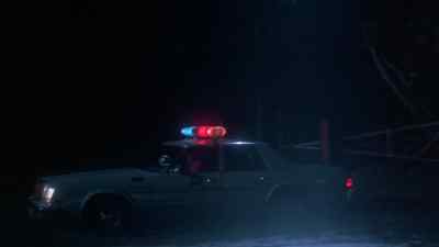 Got another white coming in, Larry.
Let's keep the area clear. - Friday the 13th: The Final Chapter