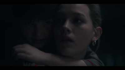 -Got you.
-I'm supposed to be looking for you, - The Haunting of Bly Manor