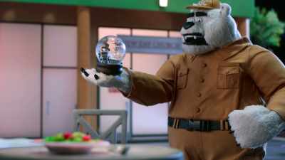 -Gotcha, ya icy bastard!
-Ahh! No! - Santa Inc.