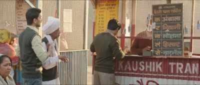 Govind, the old man doesn't
have the ticket money. - Sultan