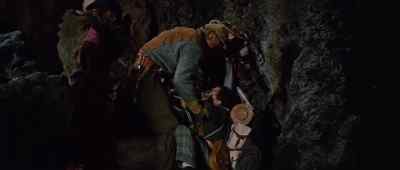 - Grab his hand.
- I didn't see it. - Journey to the Center of the Earth