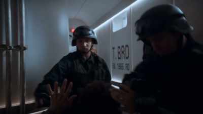 - Grab him!
- All right, all right, all right! - Snowpiercer