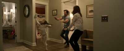 Grab... Hold it. Keep
it over the sink, please. - Instant Family