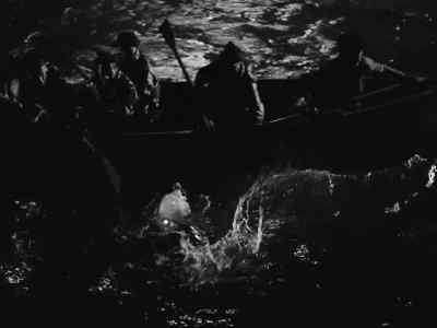 Grab hold of the oar, mate. - The Cruel Sea