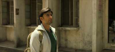 Grab them, rip them
Cut them, flog them - Gully Boy