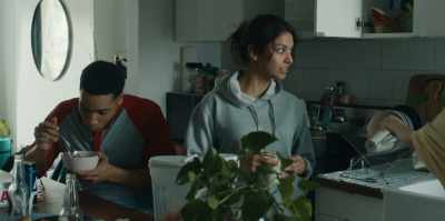 Grace, aren't you gonna
introduce us to your friend? - Stay the Night