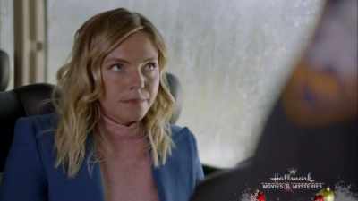 - Grace, I'm sorry to disturb you.
- What are you doing here? - A Veteran's Christmas