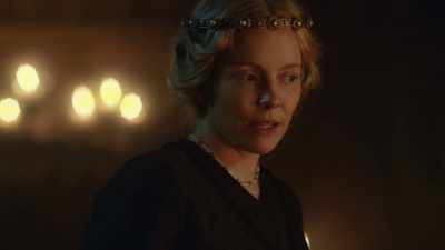 - Grace, please put her to bed.
- Yes, Your Highness. - The Spanish Princess