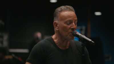 ♪ ...graces and her secret places ♪ - Road Diary: Bruce Springsteen and The E Street Band