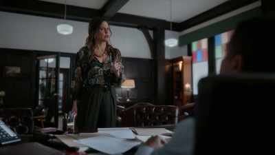 - Gracie, sit...
- I will not sit, and I will not go, - Lucky Hank