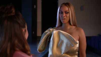Gracie, what does it mean
when a man says - Life-Size 2