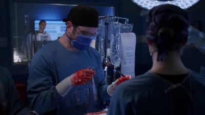 Graft is in place.
Let's get him off of bypass. - Chicago Med