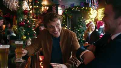 (Graham chuckles)
(Henry chuckles) - Christmas in Notting Hill